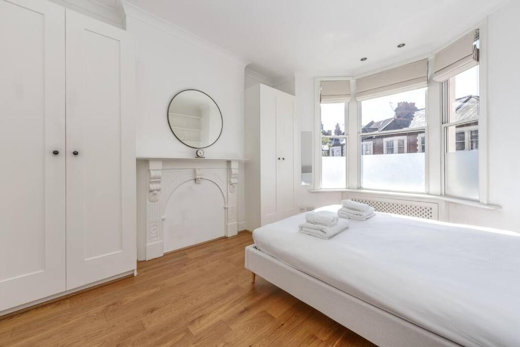 Charming Hampstead Retreat With Patio Leilighet London Eksteriør bilde