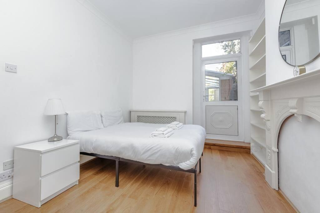 Charming Hampstead Retreat With Patio Leilighet London Eksteriør bilde