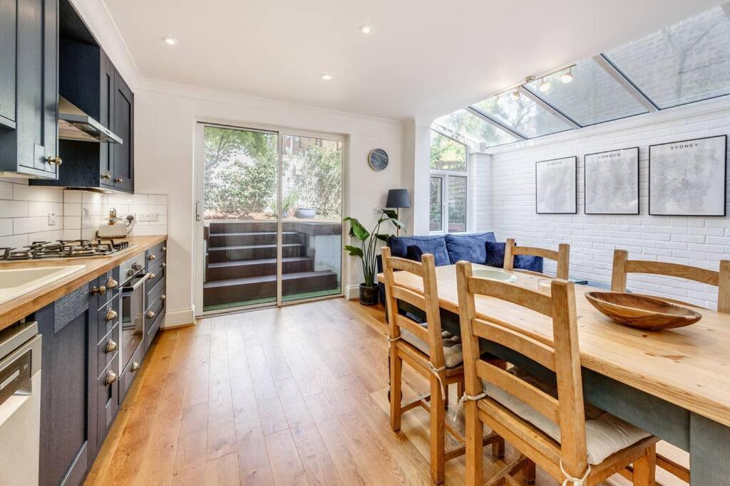 Charming Hampstead Retreat With Patio Leilighet London Eksteriør bilde